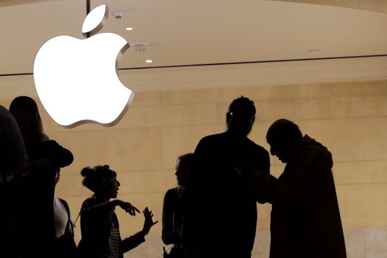 شركة «Apple» لديها 164 ألف موظف وترفض تسريحهم ومنعت الوجبة