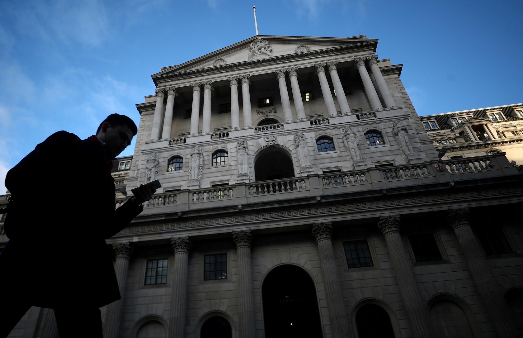 تثبيت الفائدة ببريطانيا عند5.25% للمرة الرابعة على خطى أمريكا