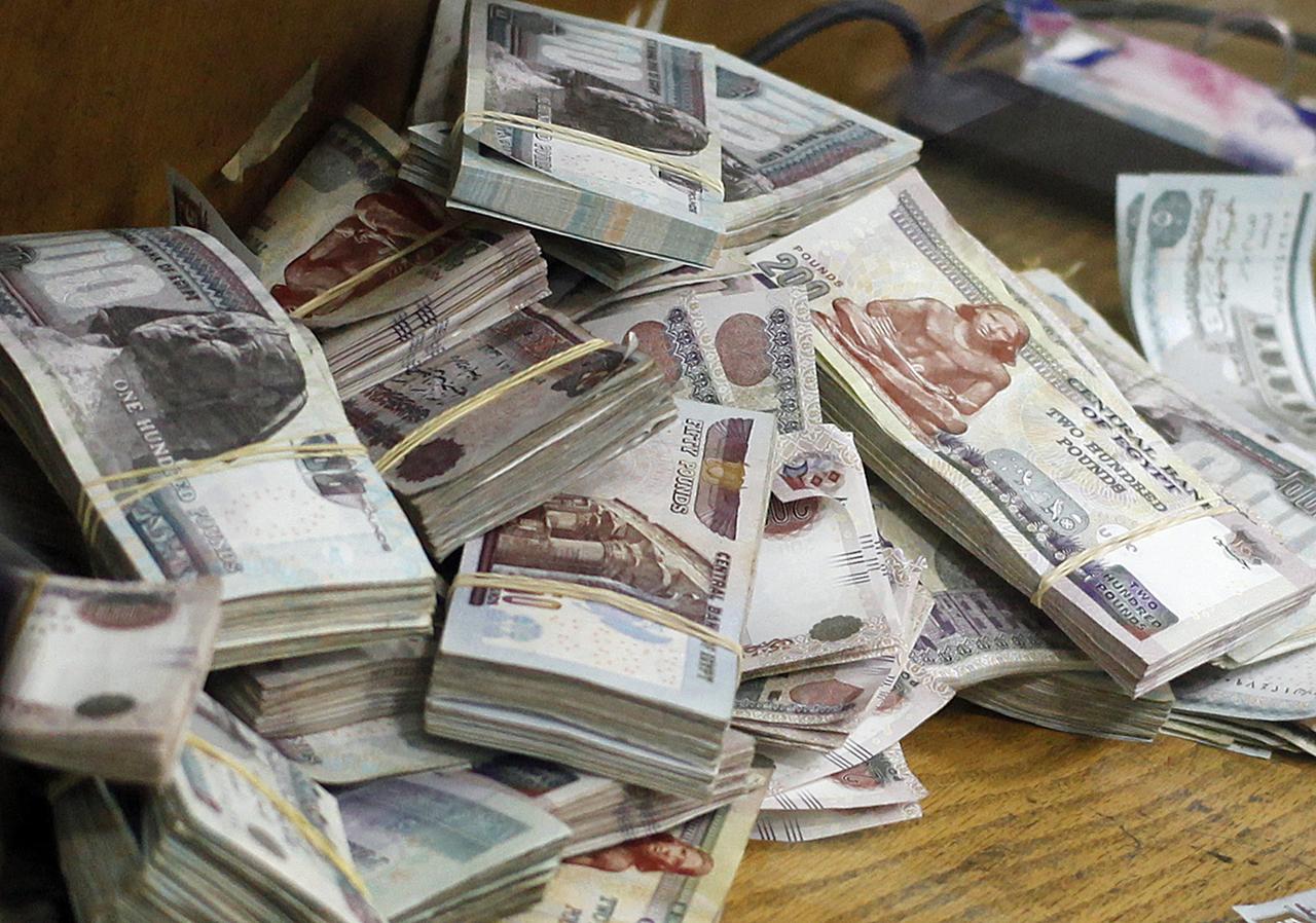 الجنيه الورقي بدأ بقيمة 7.43 جرام ذهب وحاليا 49.5 للدولار
