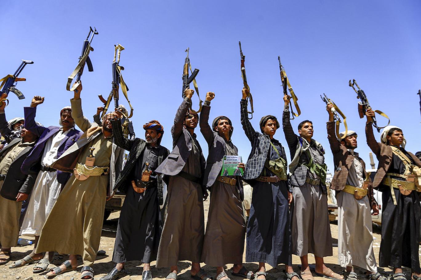 فساد وخلافات حوثية على إيرادات مالية مخصصة للشعب اليمني