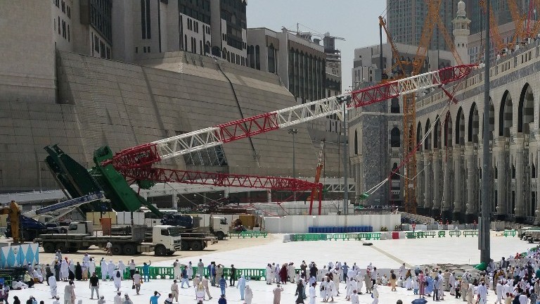 جائحة سماوية تبرئ 13 متهما بحادثة رافعة الحرم اندبندنت عربية