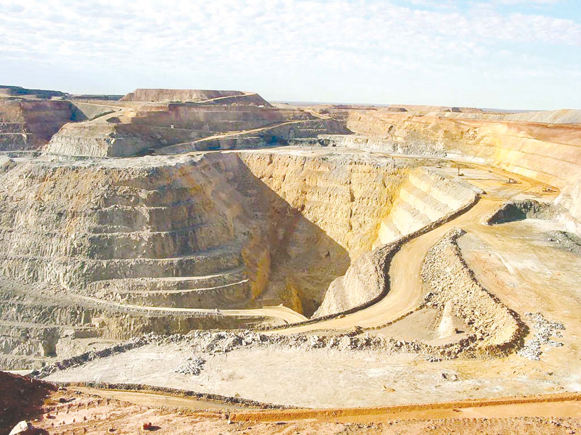 مصر تحسم الجدل في شأن منجم السكري: صفقة تجارية بين شركات عالمية | اندبندنت  عربية