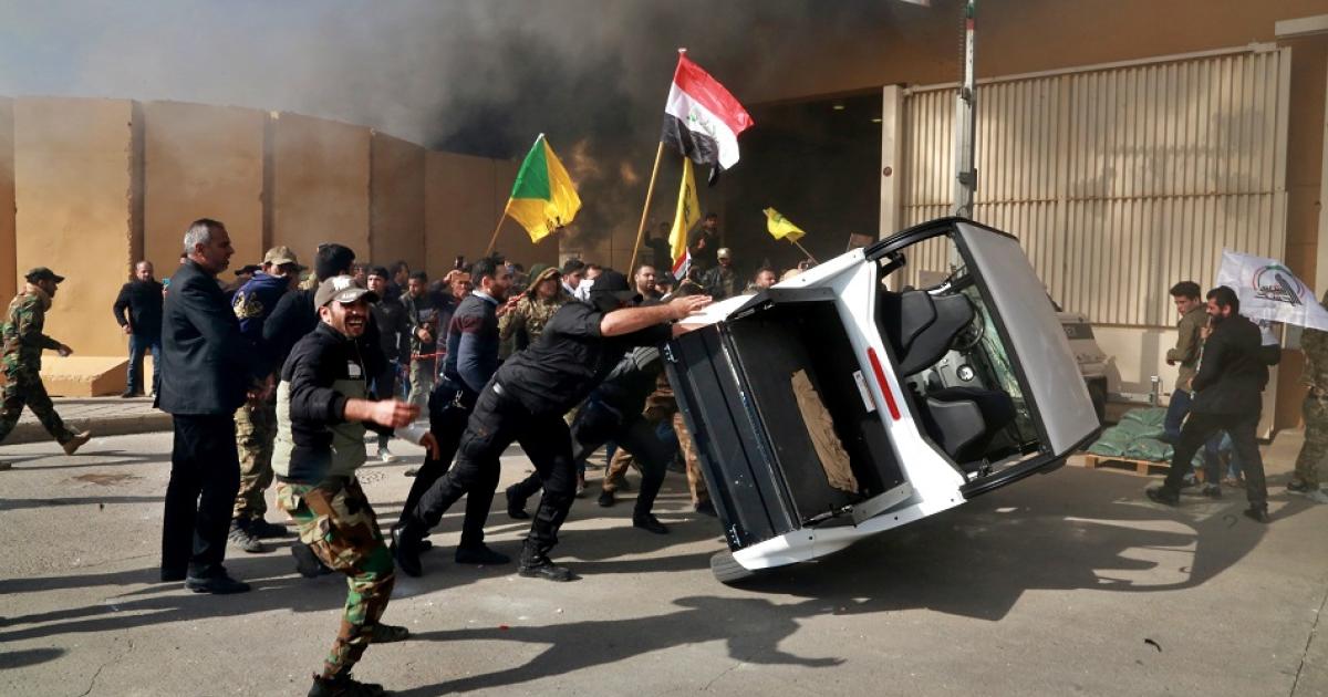 مقتل 5 مدنيين بصاروخين استهدفا منزلهم المجاور لمطار بغداد