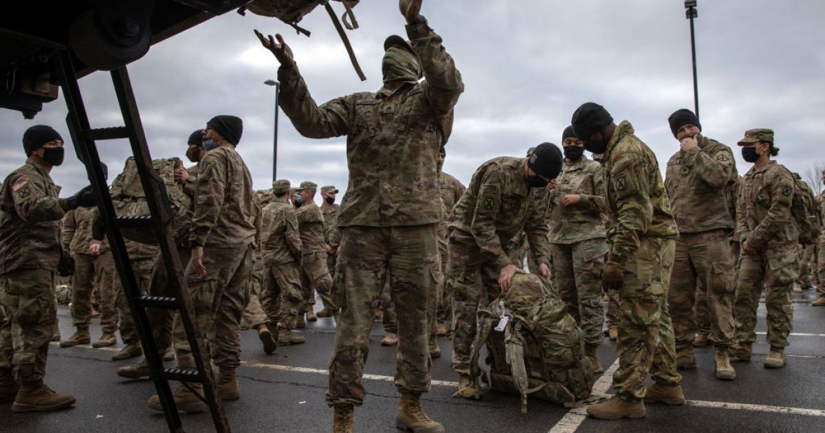 خفض عدد القوات الأميركية في العراق وأفغانستان