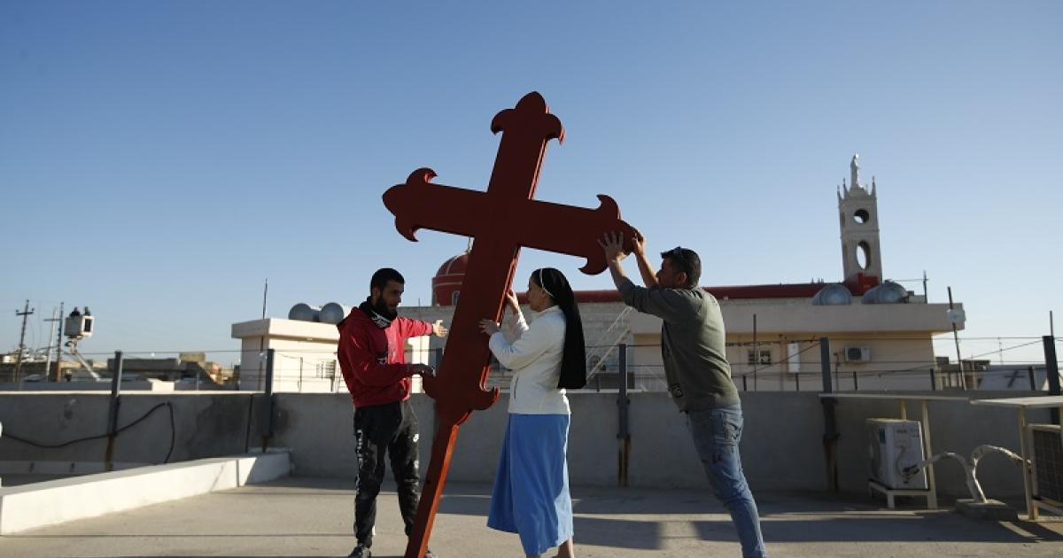 تنظيف كنائس وتلاوة ترانيم استعدادا لاستقبال البابا في العراق 
