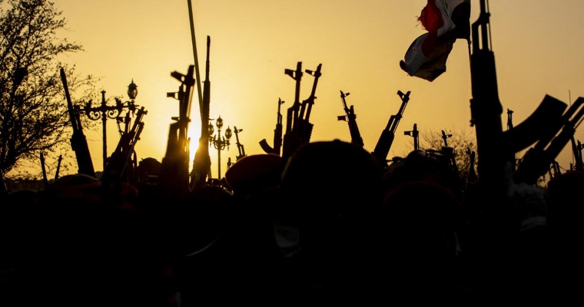 فصيل مسلح موال لإيران يستعرض قوته في بغداد