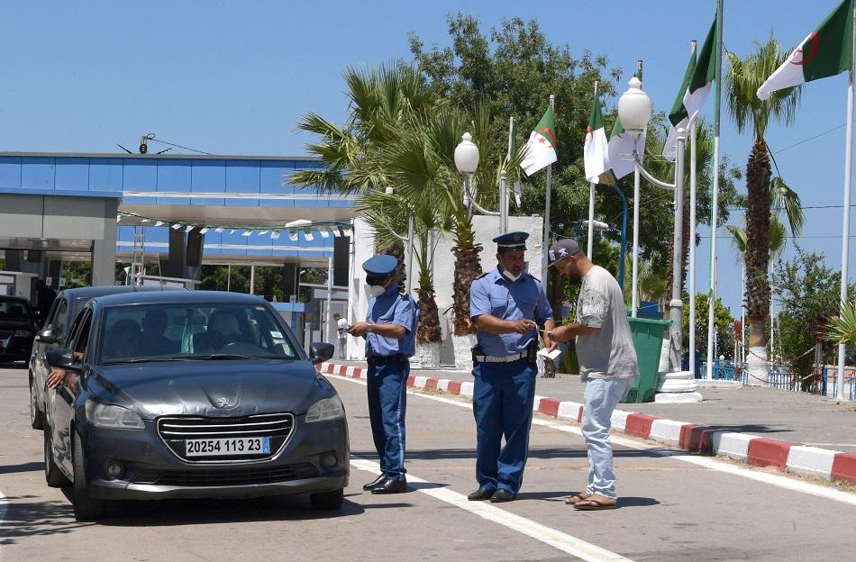 إعادة فتح الحدود البرية بين تونس والجزائر بعد إغلاق دام أكثر من سنتين إعادة فتح الحدود البرية بين تونس والجزائر بعد إغلاق دام أكثر من سنتين