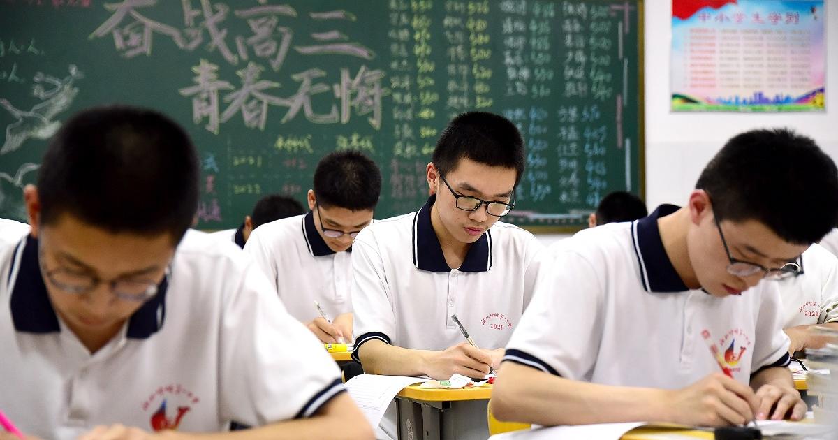 للمرة الـ27 مليونير صيني يتقدم لامتحانات الثانوية