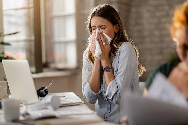 الإنفلونزا تهاجم المصريين بضراوة والحكومة تطمئن 