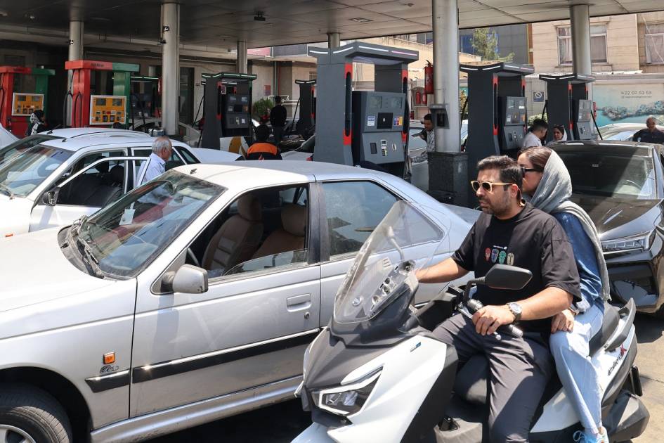البنزين ثلاثي الأسعار ضغوط على الإيرانيين بين الاستهلاك والتهريب 