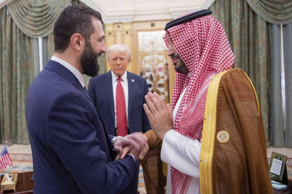 رفع العقوبات الأميركية عن سوريا يمثل تحولاً حذراً في مقاربة واشنطن للملف السوري، ويطرح إمكانية فتح مسار تدريجي نحو الاستقرار، لكن ضمن شروط وضوابط سياسية وأمنية 