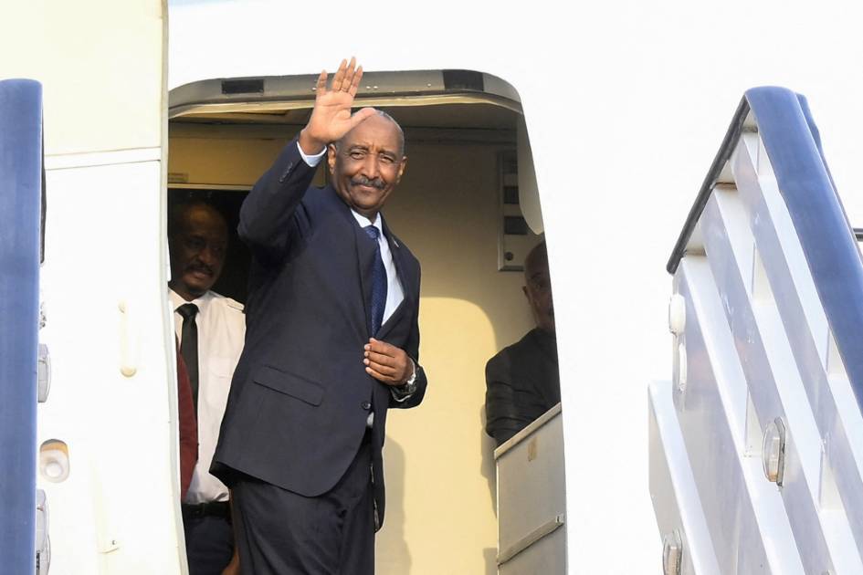 زيارة رئيس مجلس السيادة السوداني عبدالفتاح البرهان إلى الرياض تفتح باب قراءة سياسية في توقيتها ودلالاتها، وسط تعقيدات المشهد السوداني ومساعي الإسناد الإقليمي... فماذا نقرأ من هذه الزيارة؟ 