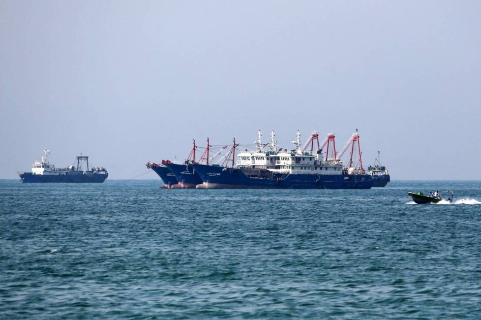 النفط يتراجع وسط بيانات أميركية قوية ومخاوف الإمدادات 