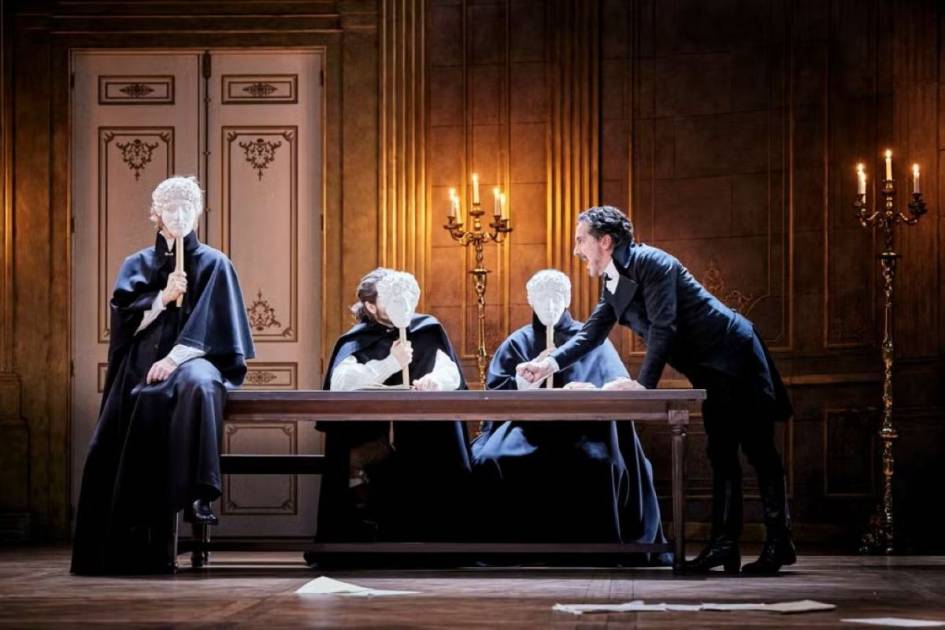 "موت دانتون" لبوخنر: الثورات تغتذي من لحم أبنائها 