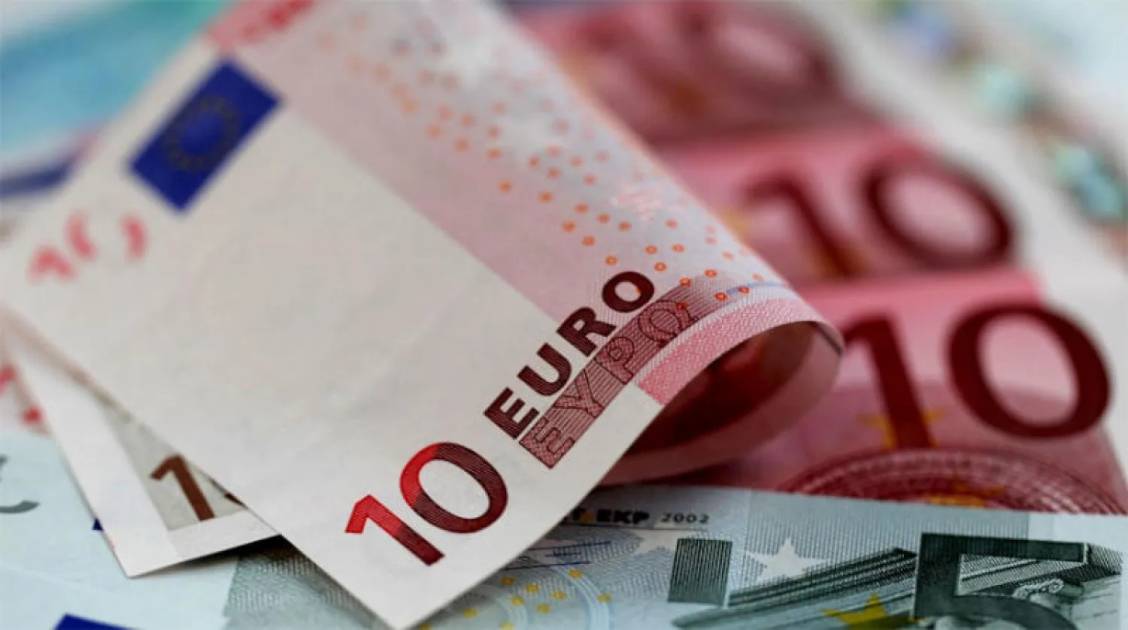 تنضم بلغاريا إلى منطقة اليورو الخميس المقبل لتصبح الدولة الـ21 التي تعتمد العملة الأوروبية الموحدة، في اندماج يخشى بعض أن يؤدي إلى تفاقم التضخم وعدم الاستقرار السياسي 