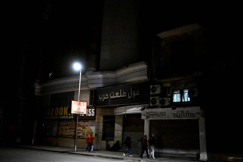 قرار الإغلاق في مصر يتحول إلى مادة للسخرية نكات وميمز تكشف كيف يواجه المصريون الأزمات بالضحك. هل الكوميديا وسيلة للتكيّف أم تمرد ذكي على الواقع؟ 