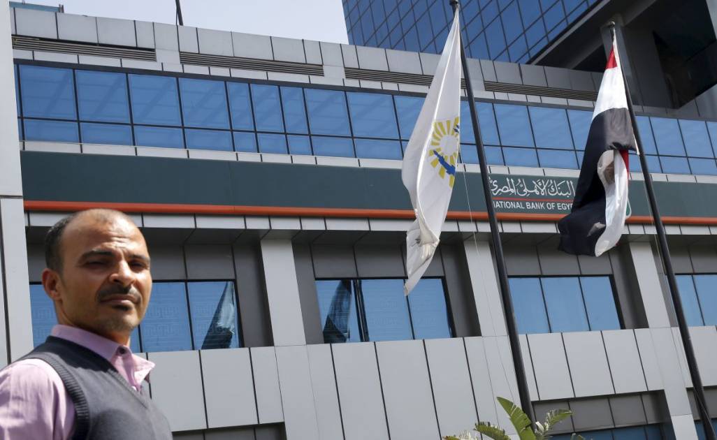 تطبيق العمل عن بعد يوم الأحد في مصر جاء لترشيد الطاقة، لكن التطبيق يختلف من قطاع لآخر بين نظام فعلي أو يوم أقرب للإجازة.. هل المشكلة في البنية الرقمية أم في غياب قواعد واضحة تجعل التجربة غير متكاملة؟ 