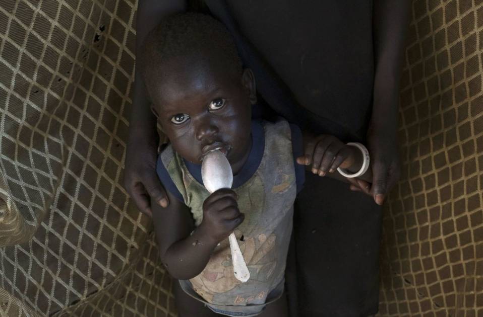 أطفال جنوب السودان يقتاتون على أوراق الشجر