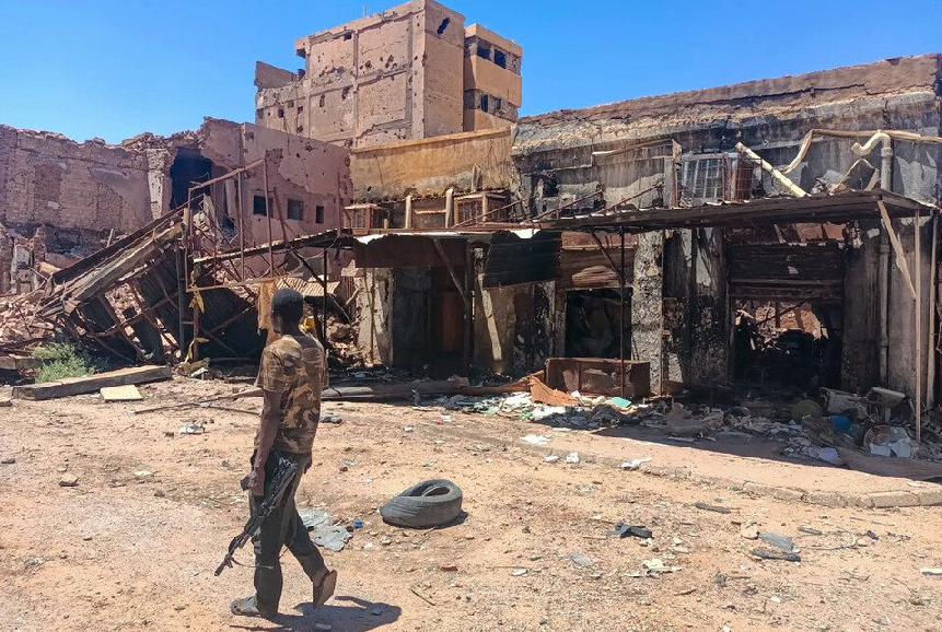 غارات مسيرات تطفئ أنوار الأبيض وتعمق الأزمة الإنسانية في السودان