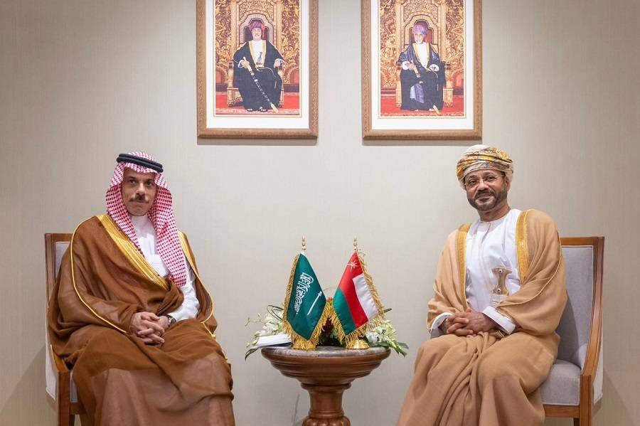 عاجل: السعودية وعُمان تناقشان أمن الملاحة ومشروع المنفذ البري بين البلدين 