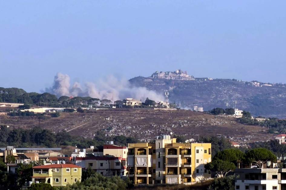 إسرائيل تقتل 3 أشخاص في جنوب لبنان: عناصر بـ "حزب الله"