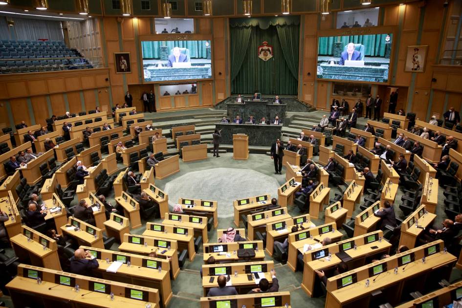 "إخوان الأردن" تختنق في البرلمان وتقاتل على البلديات