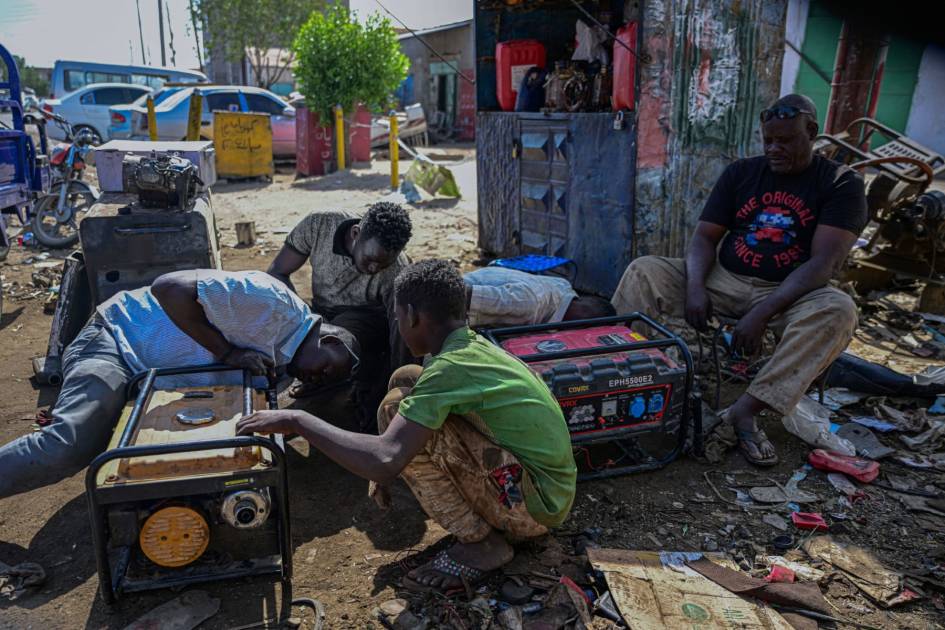 أزمة الكهرباء في السودان.. انقطاعات تطول 18 ساعة وتدمير 60% من الشبكة