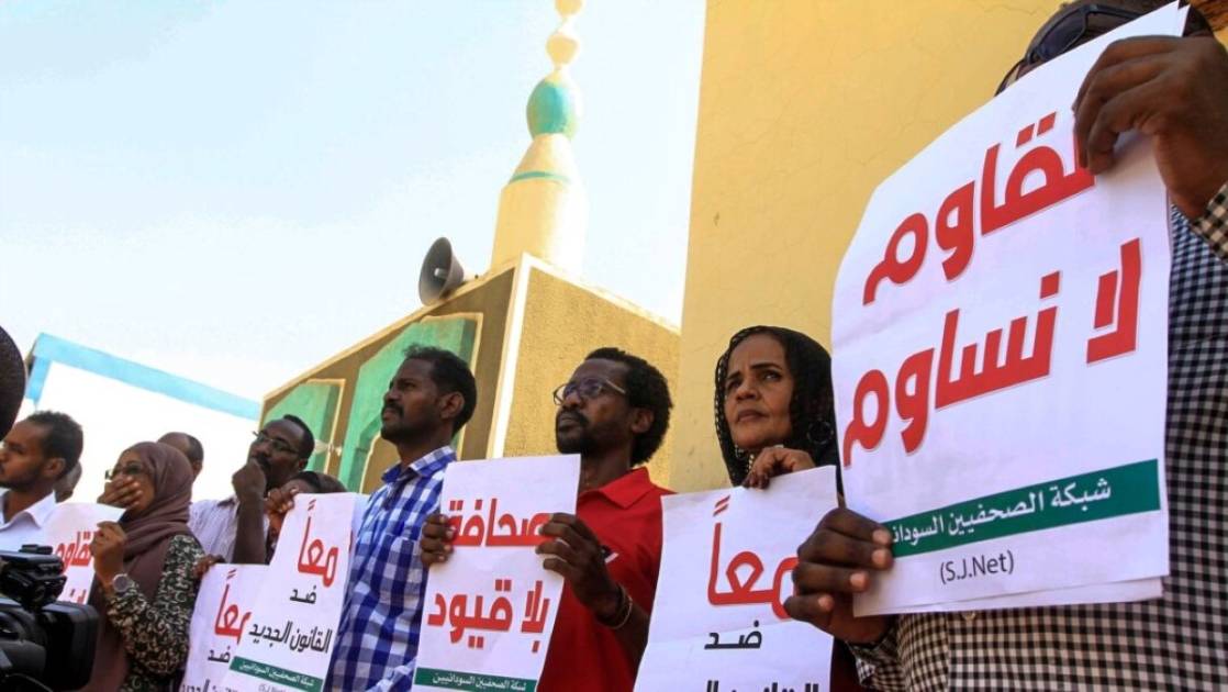 صحافيو السودان والثالوث المرعب: استقطاب وشيطنة وتخوين