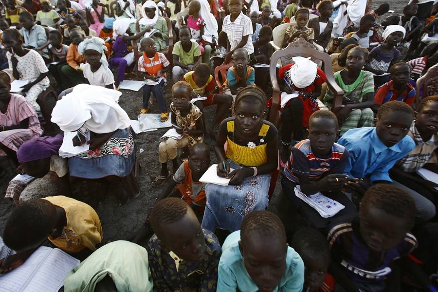 الجوع يفتك بنصف سكان السودان والأسر تصارع للبقاء