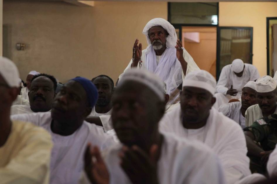 موظفو السودان يفقدون الاستقرار الاجتماعي مع انهيار الرواتب