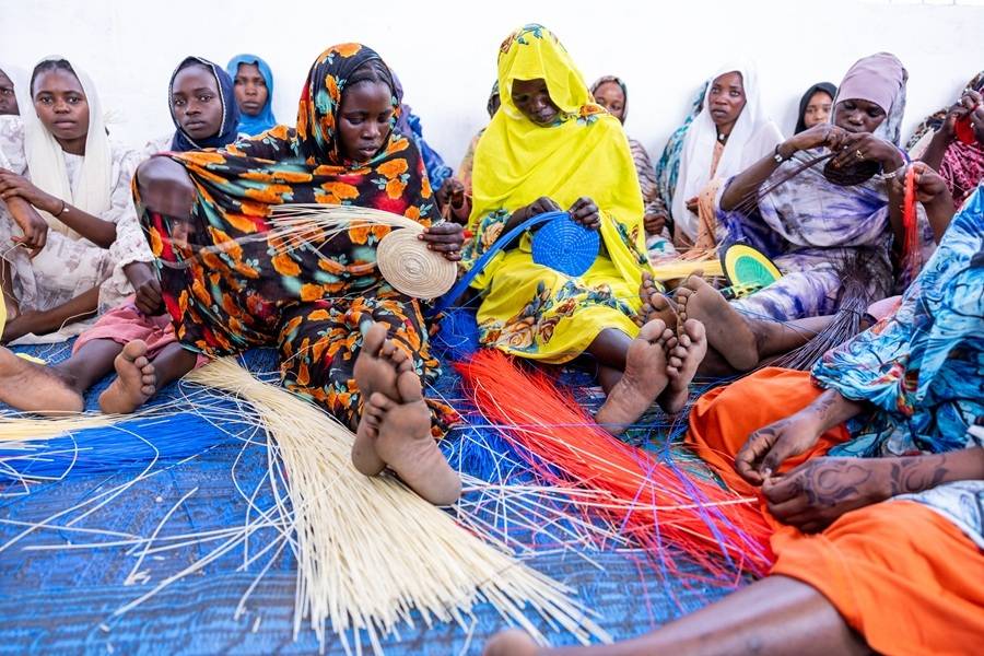 الحرب تعيد توزيع الأدوار داخل الأسرة السودانية