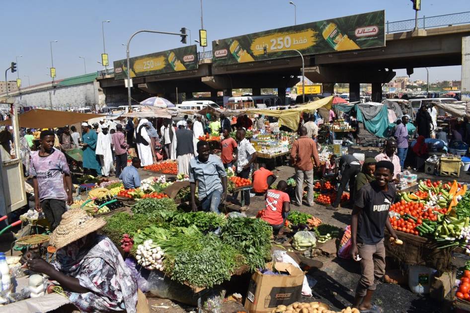 حد الكفاف يفرض نفسه على معيشة السودانيين