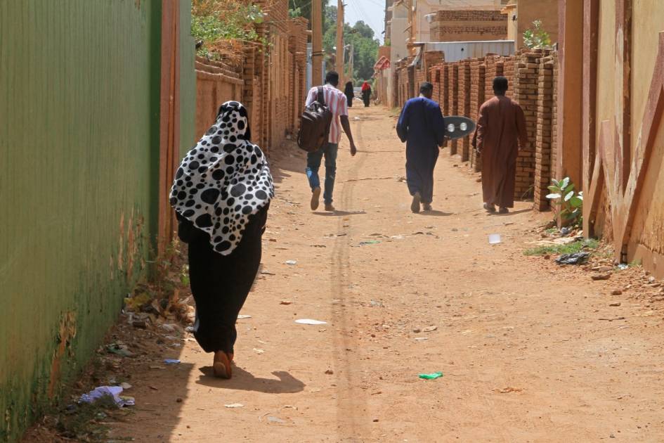 سودانيون في الخرطوم... فرحة العودة يسلبها واقع معيشي صعب