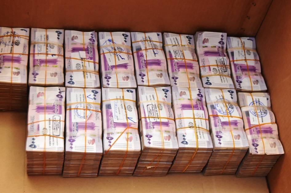 الجنيه السوداني يفقد هيبته "الشرائية" في اقتصاد هش