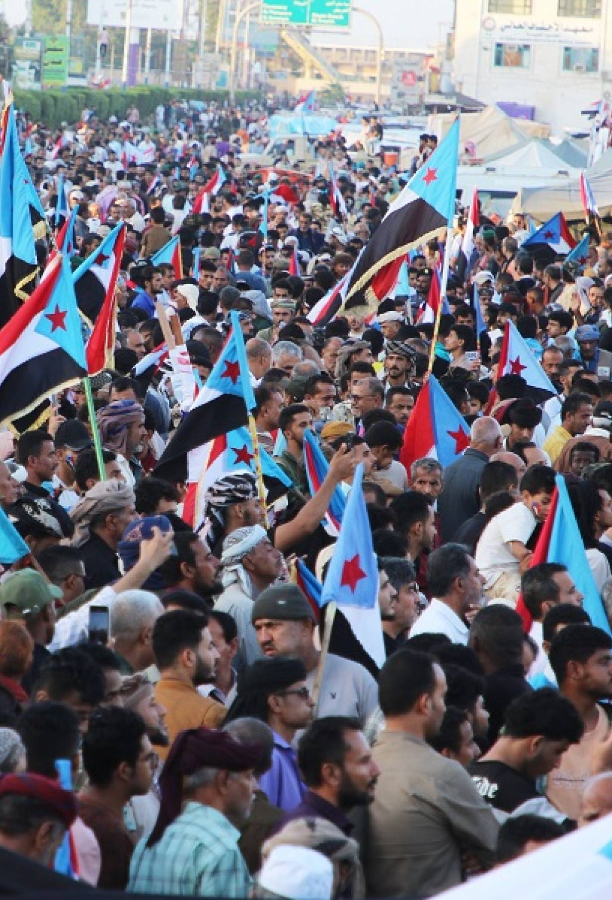 الرياض تستخدم الضغط العسكري لاحتواء تمدد الانتقالي شرق اليمن