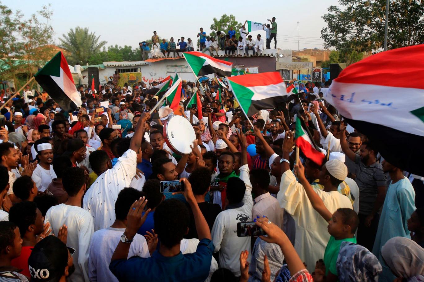طلاب السودان شاركوا في الاعتصامات... وحرموا سنة دراسية