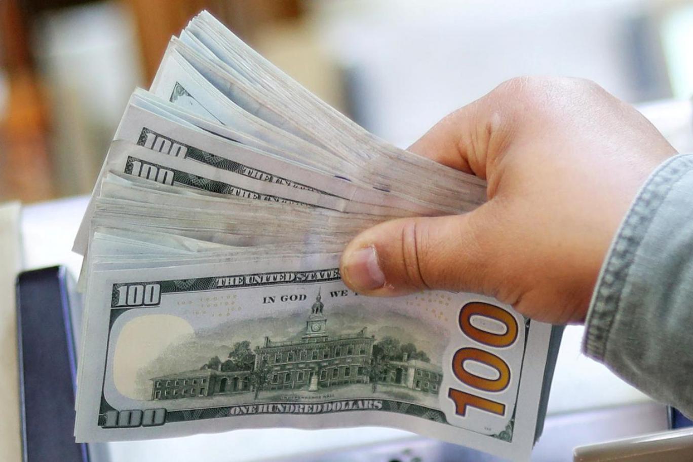 هل تحول الجنيه المصري إلى لغز مع مكاسبه القوية أمام الدولار