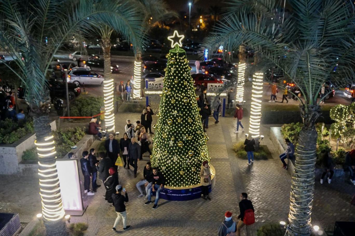 شجرة الكريسماس في مصر اختلافاتها تنشر البهجة وجدال لا يفسد