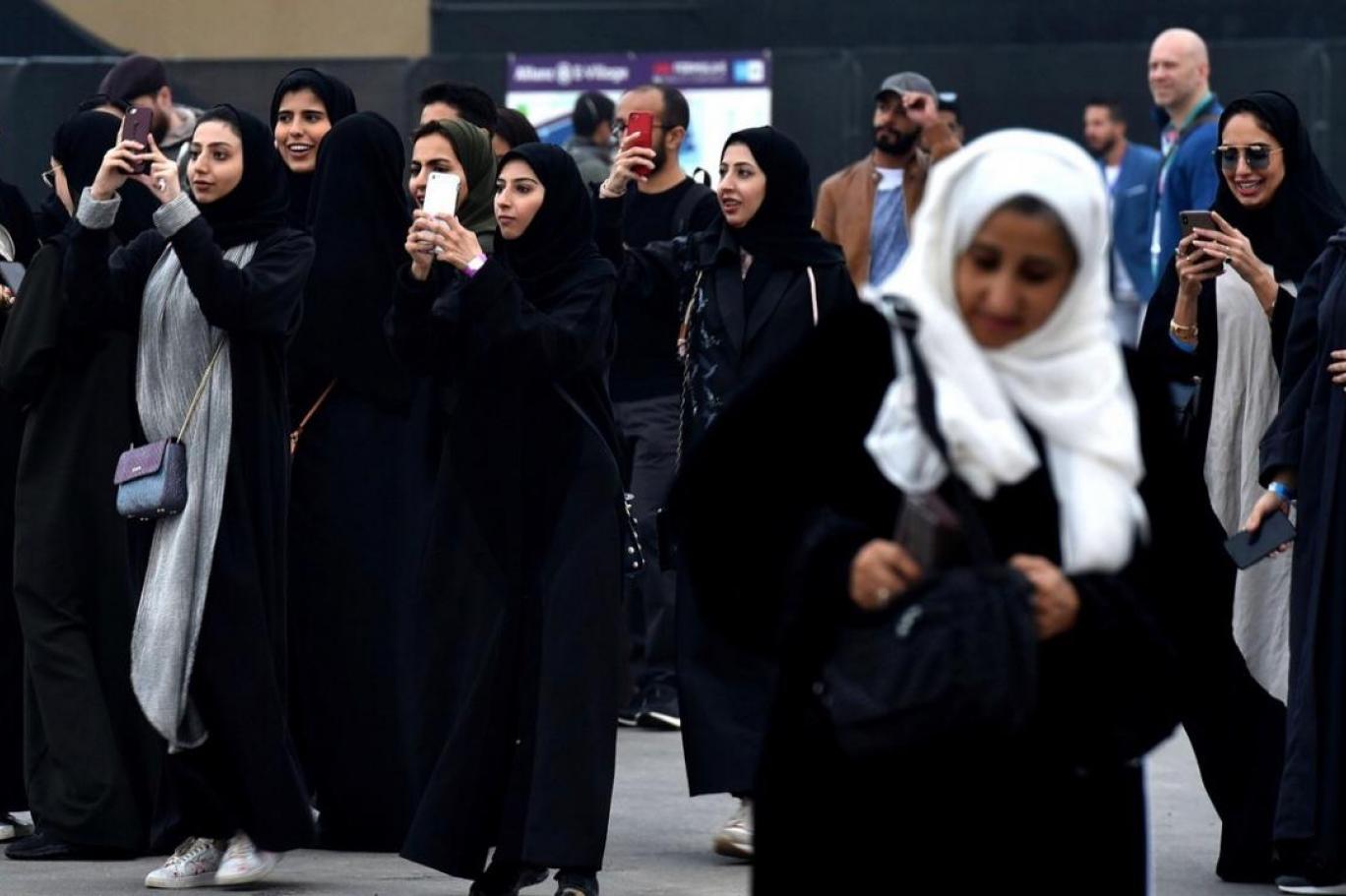 Жизнь в саудовской аравии. Видение Саудовской Аравии 2030. Saudiya Arabistoni. Саудовская Аравия женщины. Мальчишник в Саудовской Аравии.