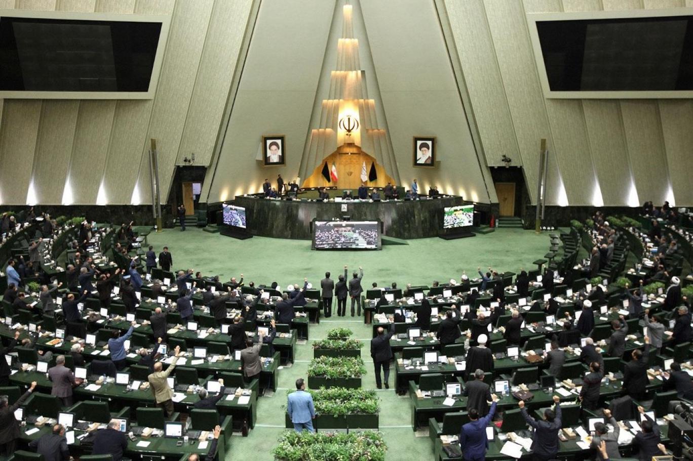 صلاحيات البرلمان الإيراني بين المصادرة والرسم | اندبندنت عربية
