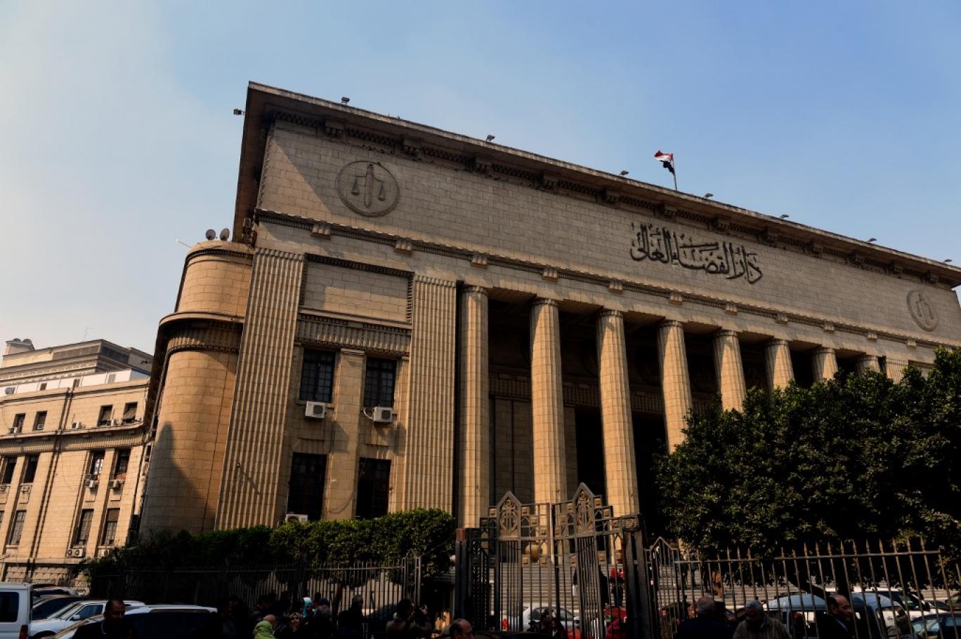 محكمة مصرية تقضي بحبس صديق 