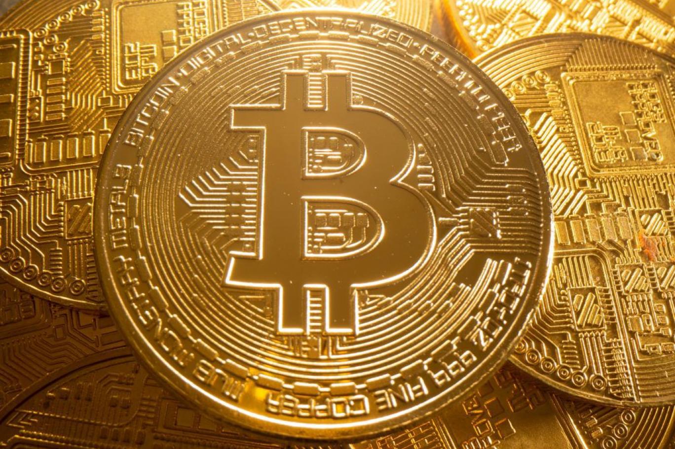 أكبر مستثمر في «بيتكوين» يشتري 155 عملة رغم ارتفاع الأسعار
