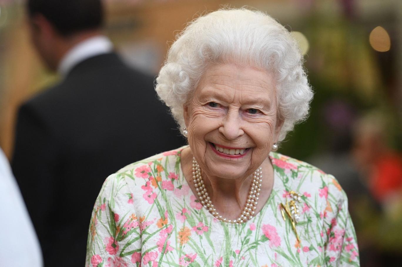 الملكة إليزابيث ترفض جائزة لكبار السن وتمتثل لنصيحة أطبائها بالراحة |  اندبندنت عربية