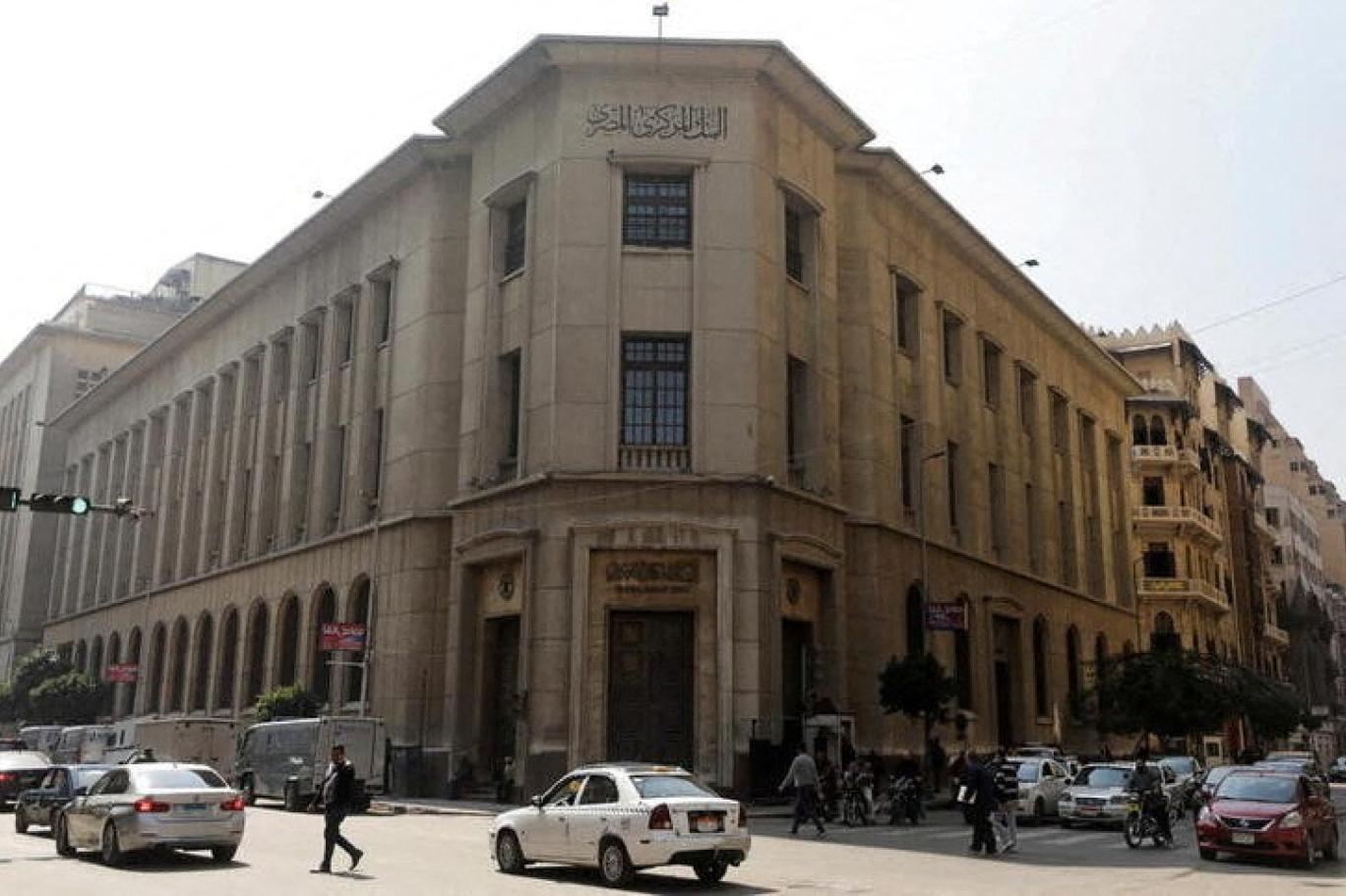 التضخم وتراجع العملة... الضغوط تتزايد على "المركزي المصري" | اندبندنت عربية