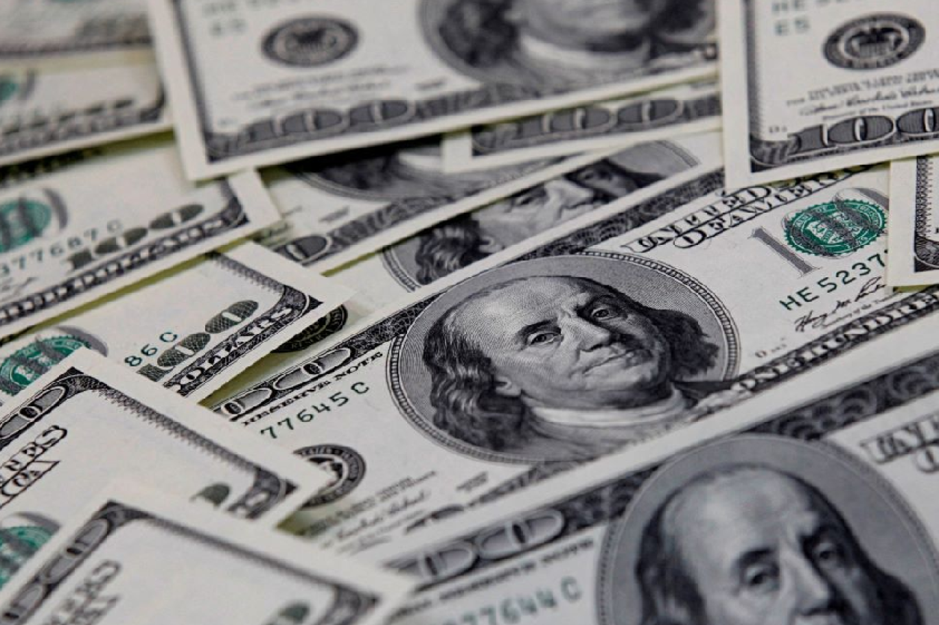 الدولار قفز 0.4% ووصل لأعلى مستوياته في 2023 بفضل ارتفاع الفائدة