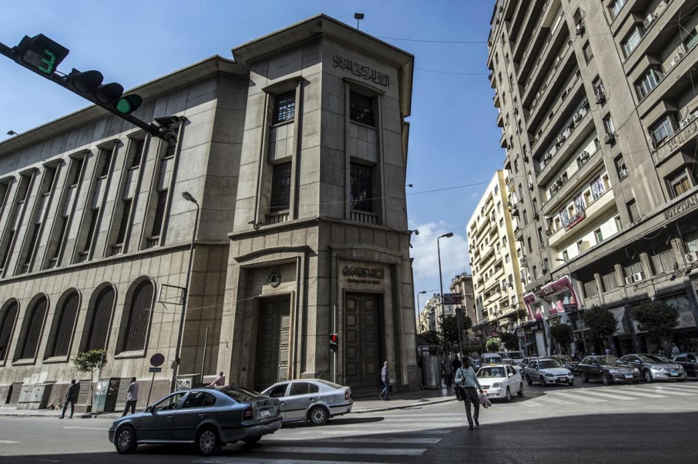المركزي المصري" يواجه ضغوطاً صعبة لإقرار خفض جديد للجنيه | اندبندنت عربية
