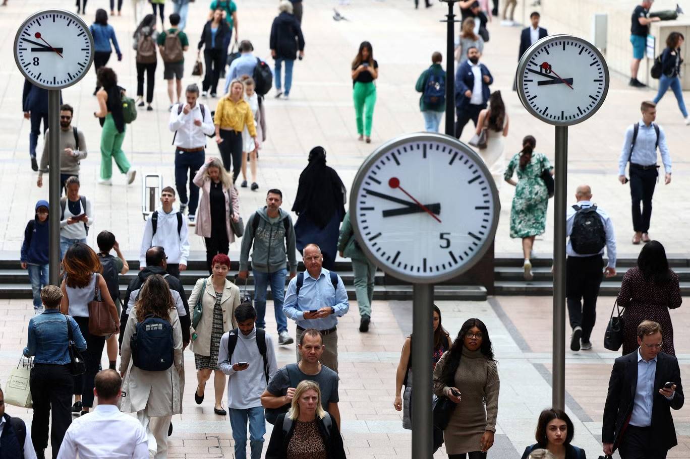 الركود يهدد بريطانيا بفقدان ربع مليون وظيفة بحلول 2027