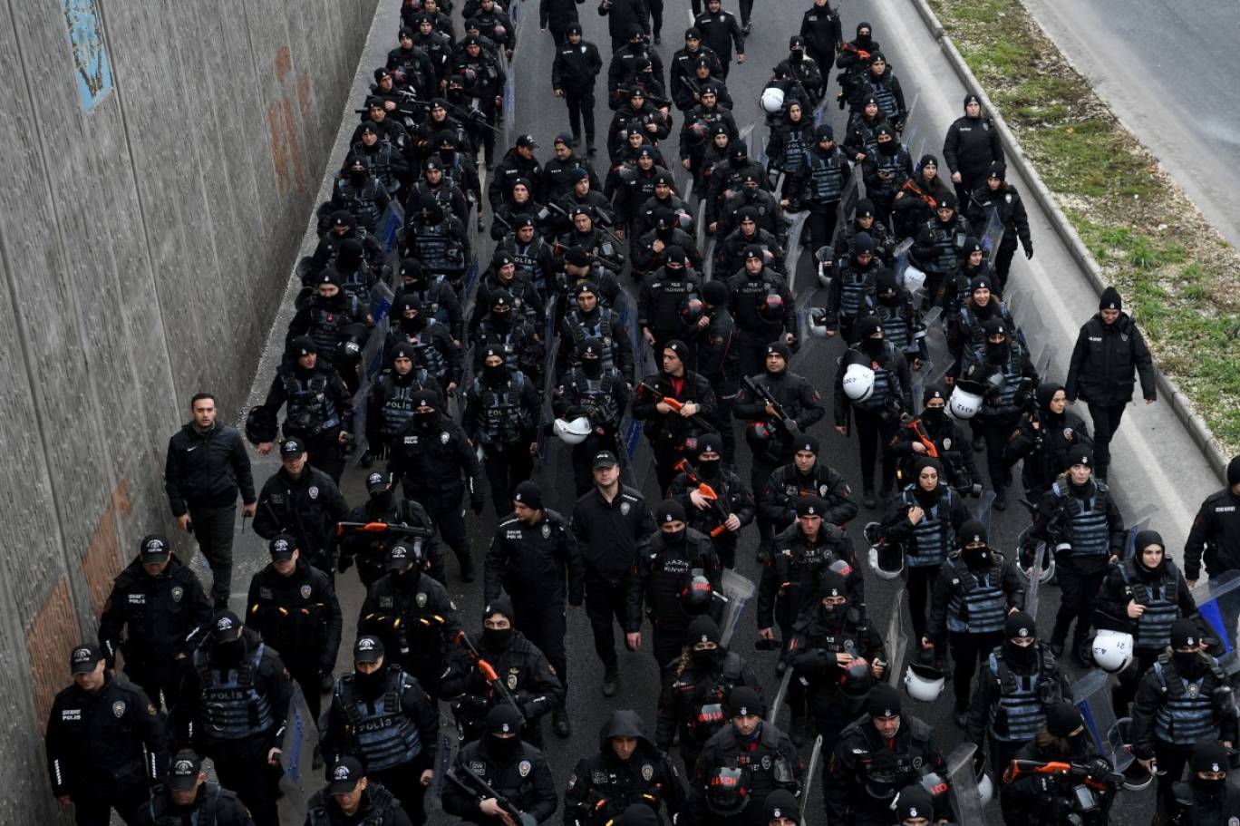 تركيا تعتقل 40 شخصا قبيل احتفالات يوم العمال العالمي