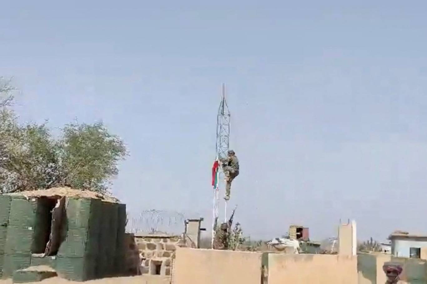 مالي تحقق مع جنود بشأن تواطئهم مع المتمردين