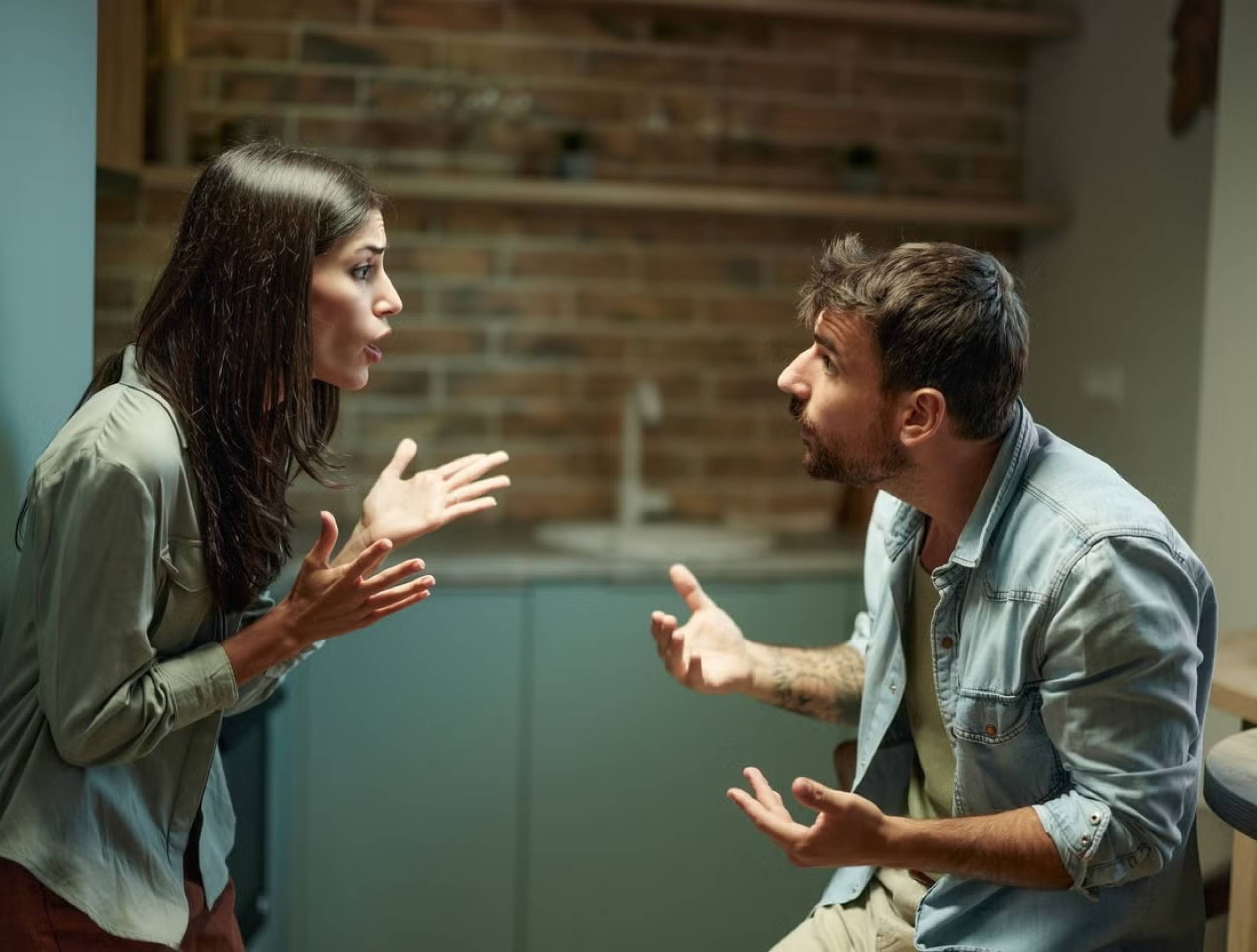 الرجال يعزفون عن المواعدة ويلقون اللوم على النساء